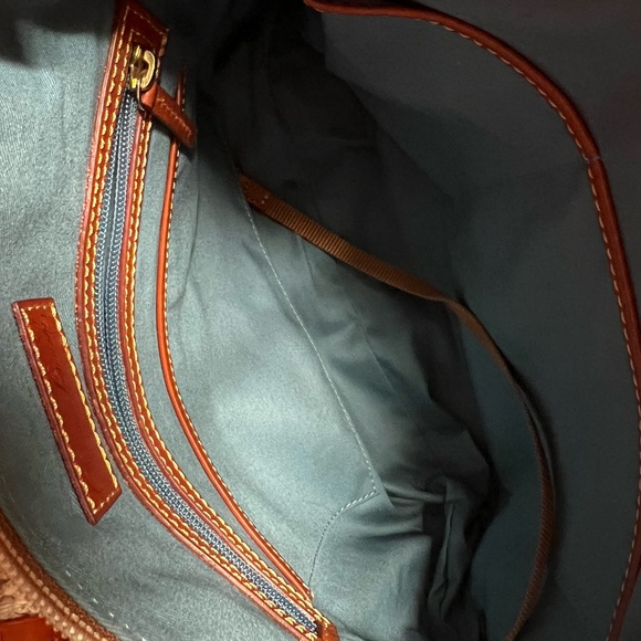 Beautiful Pink Dooney & Bourke Purse! - Picture 6 of 15